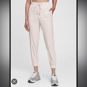 NWT Gapfit Tan Hiking Jogger Midrise-XL